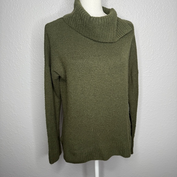Banana‎ Republic Olive Green Turtleneck small sweater - Picture 2 of 9